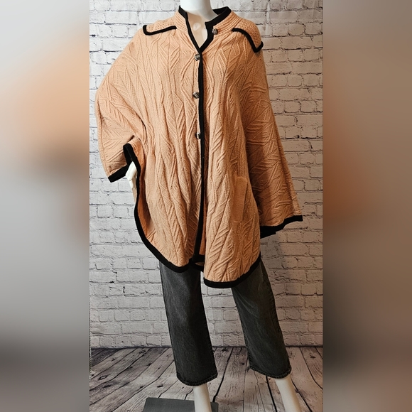 ⭐️ Marc by Marc Jacobs one size button front cape with toggle button sleeves - Picture 4 of 12